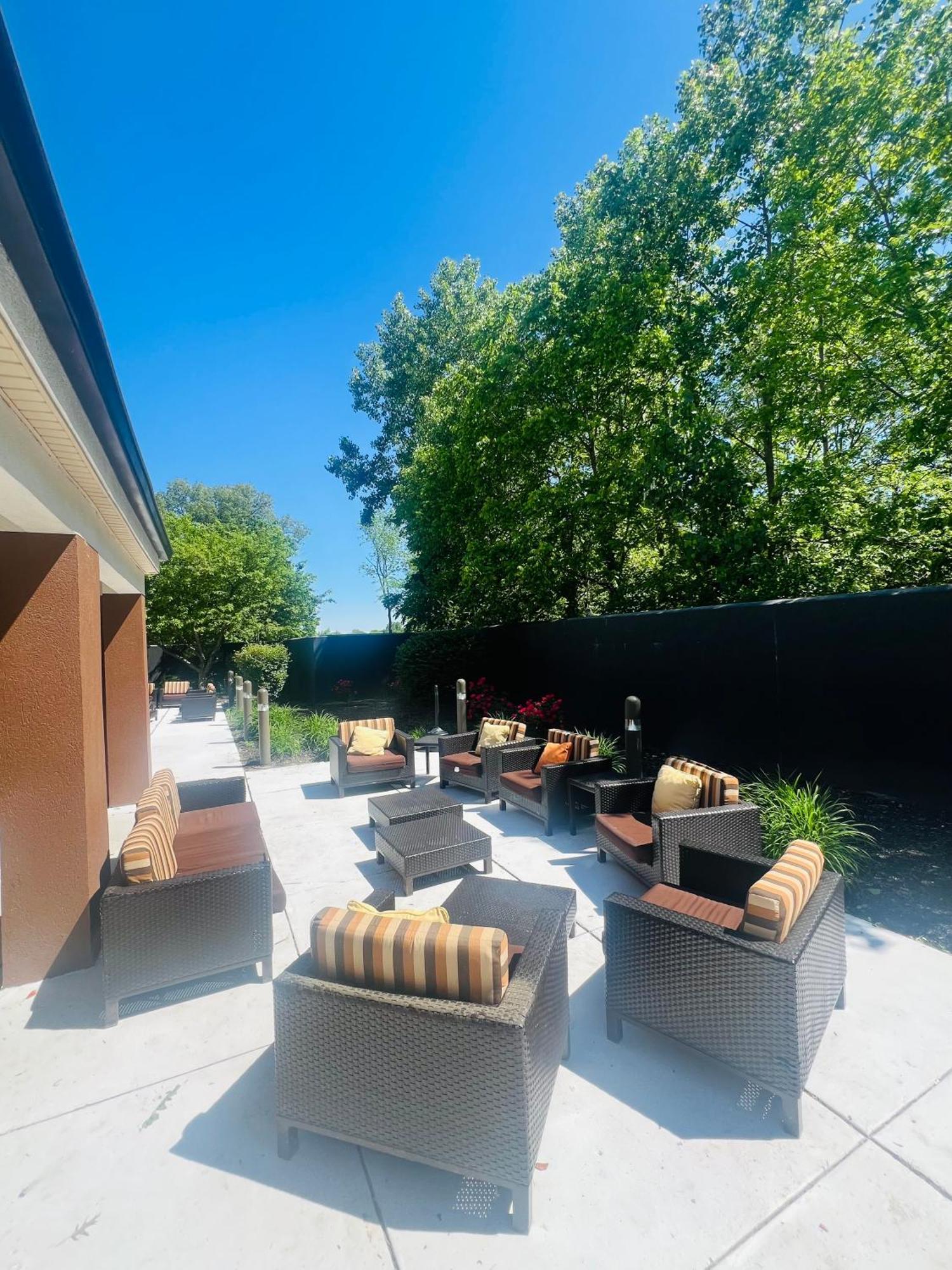 Country Inn & Suites By Radisson, Columbus-Edinburgh Exterior foto