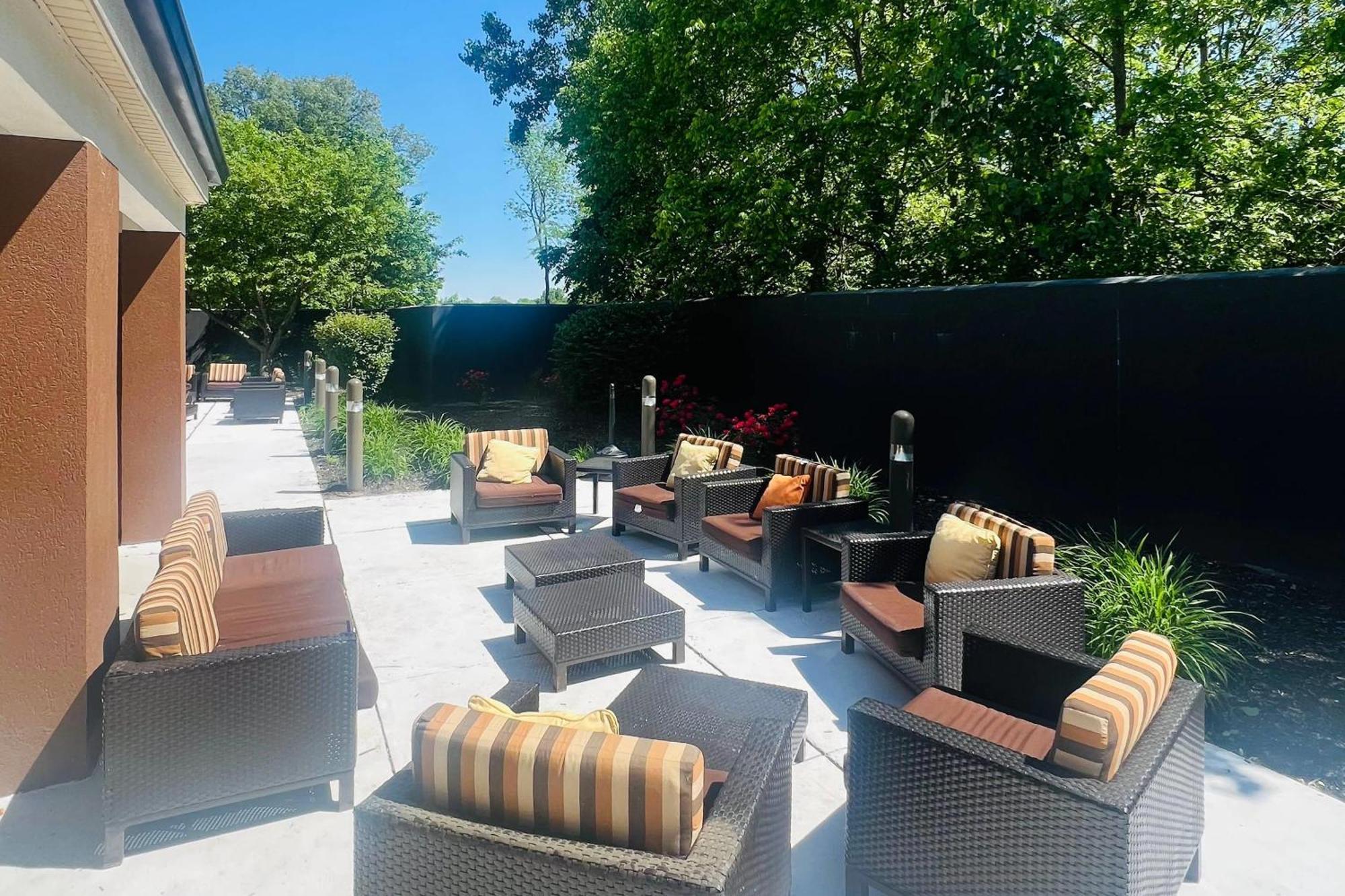 Country Inn & Suites By Radisson, Columbus-Edinburgh Exterior foto