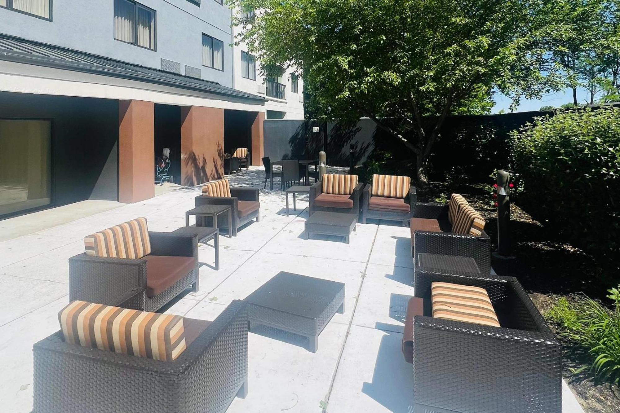 Country Inn & Suites By Radisson, Columbus-Edinburgh Exterior foto